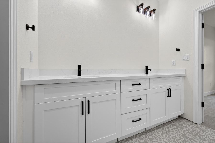 Furnished interior view inside a new home in , Beaumont (Image 10).