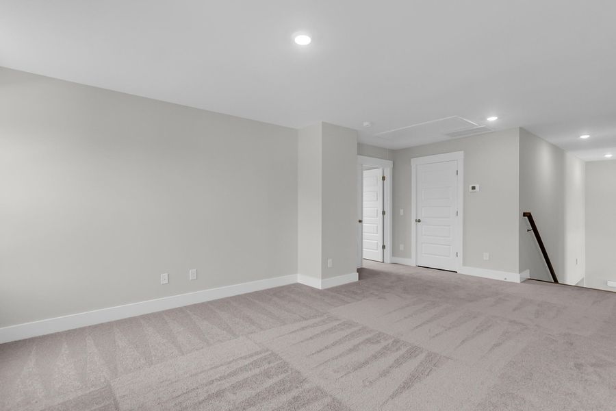 Spacious, unfurnished interior of a new home in , Summerville (Image 33).