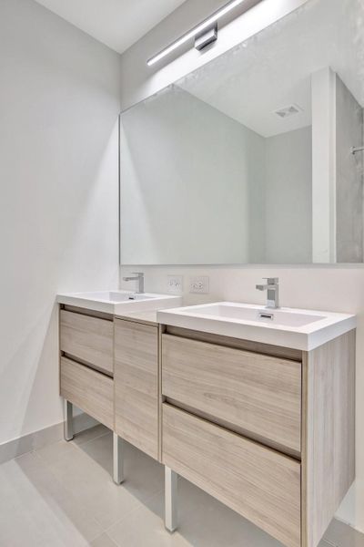 Furnished interior view inside a new home in , Oakland Park (Image 12).