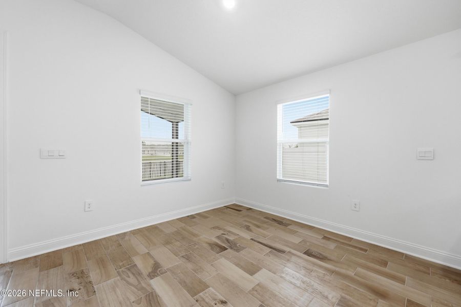 Spacious, unfurnished interior of a new home in Cross Creek, Green Cove Springs (Image 17).