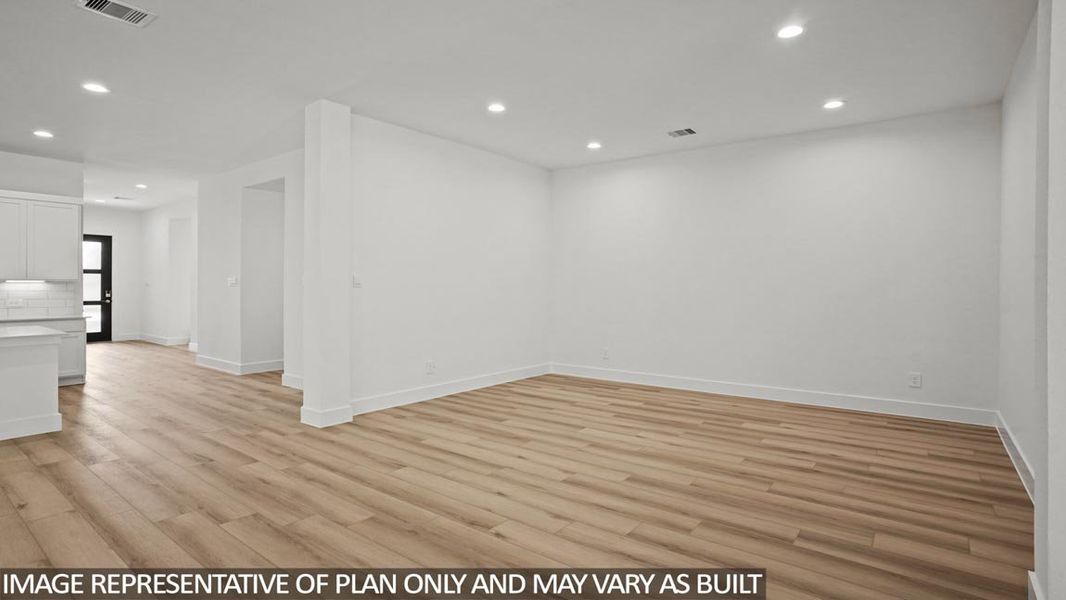 Spacious, unfurnished interior of a new home in Silverthorne, Conroe (Image 18). Spacious, unfurnished interior of a new home in Silverthorne, Conroe (Image 18).