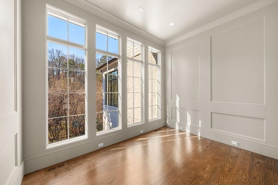 Spacious, unfurnished interior of a new home in Blue Heron Walk, Atlanta (Image 37).