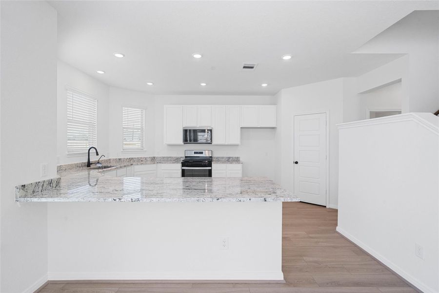 Image 23 of a home in Glendale Lakes. Image 23 of a home in Glendale Lakes.