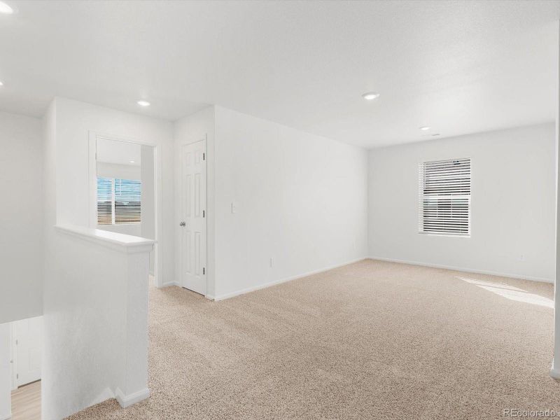 Spacious, unfurnished interior of a new home in Skyview at High Point, Aurora (Image 19).