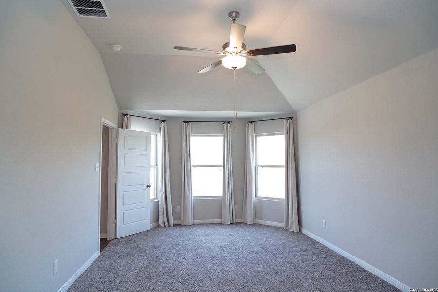 Spacious, unfurnished interior of a new home in Jordan's Ranch, San Antonio (Image 22).