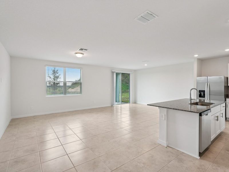 Spacious, unfurnished interior of a new home in Springs at Lake Alfred - Signature Series, Lake Alfred (Image 6).