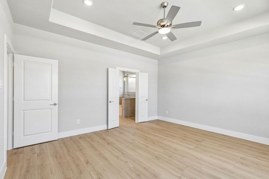 Spacious, unfurnished interior of a new home in Dove Hollow, Waxahachie (Image 25).