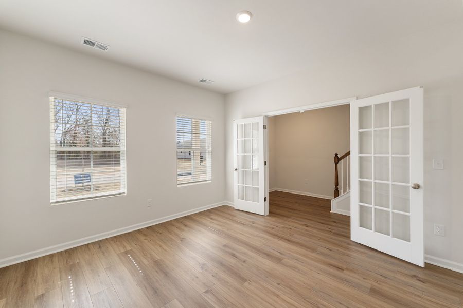 Spacious, unfurnished interior of a new home in Dove Hollow, Chesnee (Image 17).