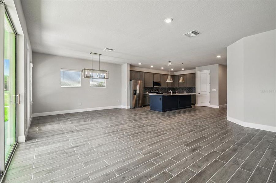 Spacious, unfurnished interior of a new home in The Peninsula at Rhodine Lake, Riverview (Image 20). Spacious, unfurnished interior of a new home in The Peninsula at Rhodine Lake, Riverview (Image 20).