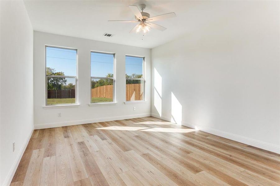 Spacious, unfurnished interior of a new home in Courts of Bonnie Brae, Denton (Image 10). Spacious, unfurnished interior of a new home in Courts of Bonnie Brae, Denton (Image 10).