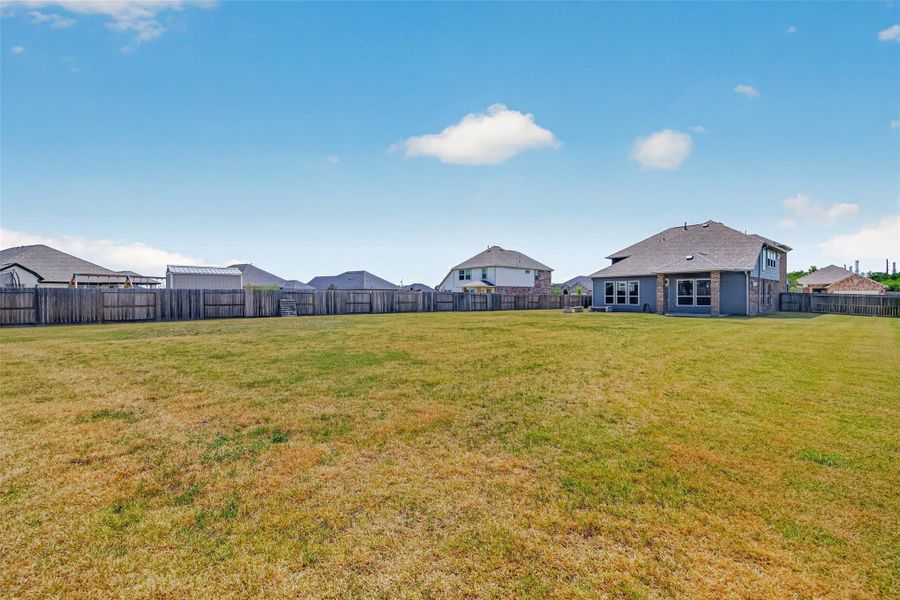 Exterior details and patio area of a home in , Mont Belvieu (Image 30).