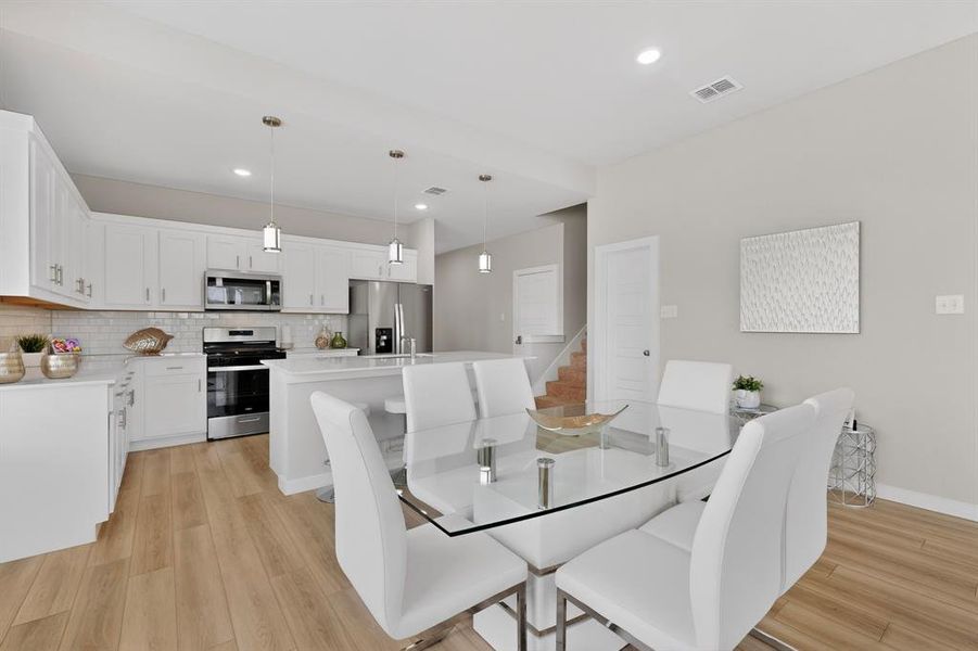 Furnished interior view inside a new home in Oakmont Park, Red Oak (Image 13).
