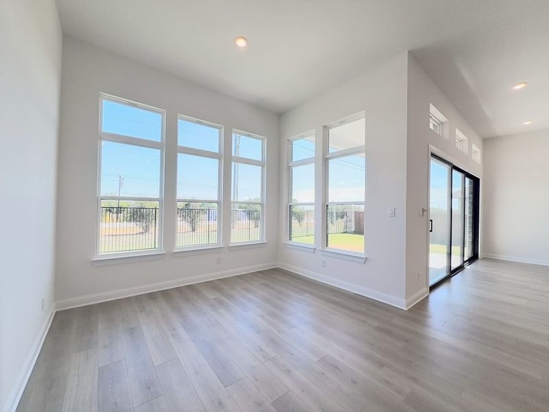 Spacious, unfurnished interior of a new home in Polo Ridge, Mesquite (Image 15).