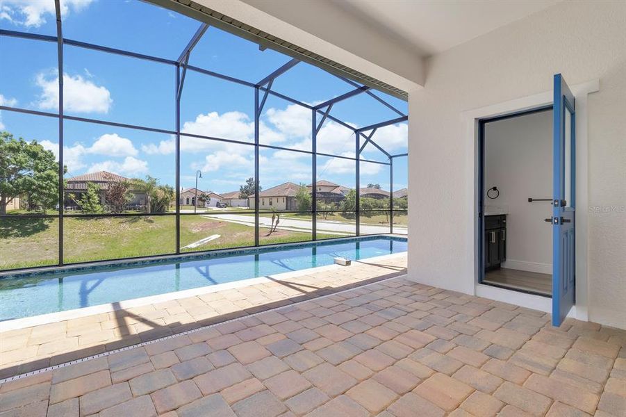 Exterior details and patio area of a home in , Haines City (Image 4).