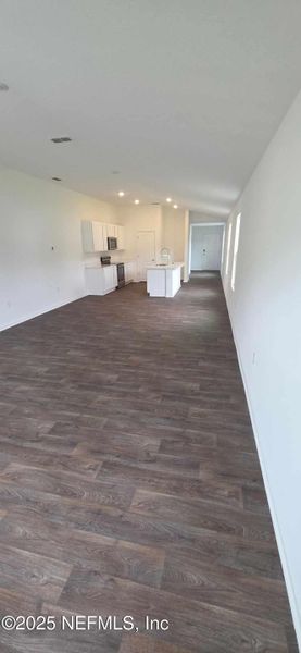 Spacious, unfurnished interior of a new home in The Arbors, Jacksonville (Image 21). Spacious, unfurnished interior of a new home in The Arbors, Jacksonville (Image 21).