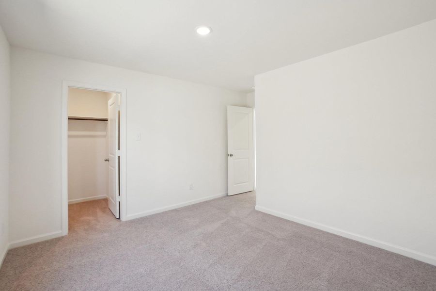 Spacious, unfurnished interior of a new home in Cool Water at Sonterra, Jarrell (Image 9).