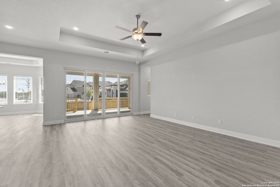 Spacious, unfurnished interior of a new home in Stillwater Ranch 45', San Antonio (Image 20).