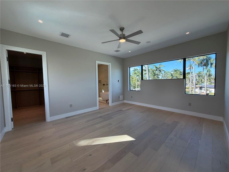 Spacious, unfurnished interior of a new home in , Hollywood (Image 55).