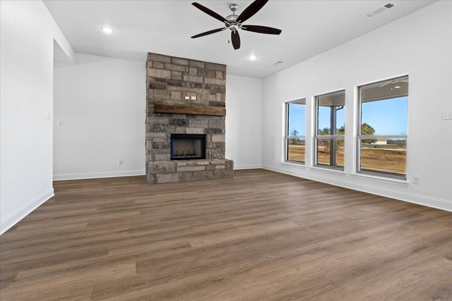 Spacious, unfurnished interior of a new home in Honeysuckle Ranch, Paradise (Image 29).