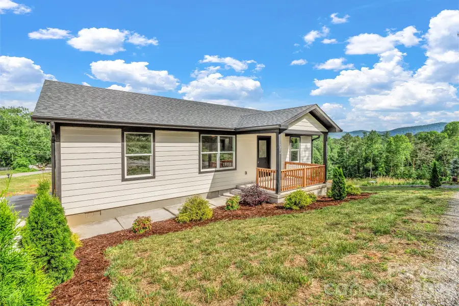 Exterior details and patio area of a home in , Marion (Image 19).