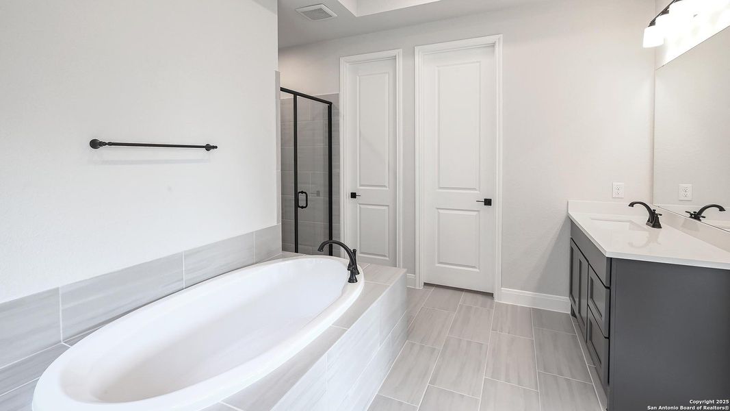 Furnished interior view inside a new home in Meadows Of Mill Creek 50', Seguin (Image 7).