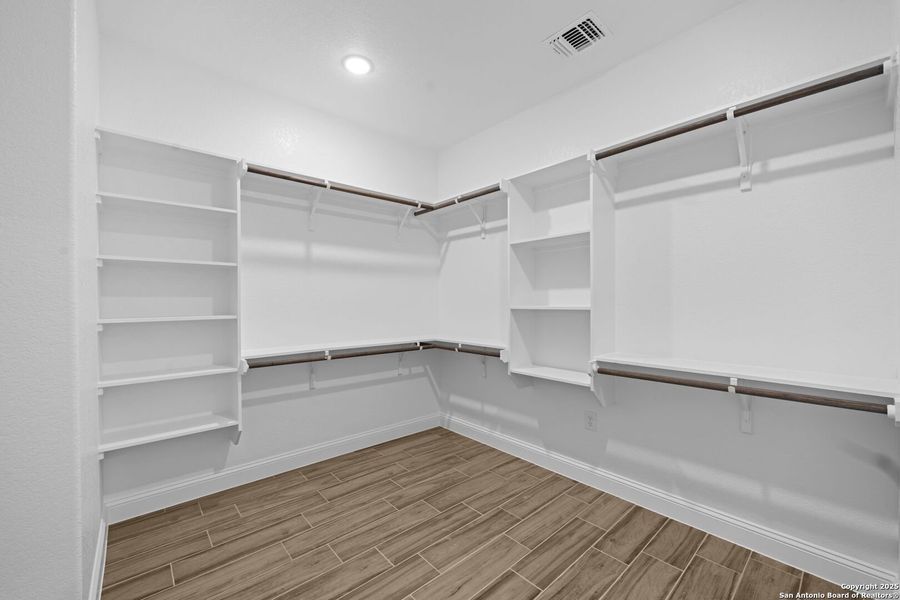 Image 43 of a home in .