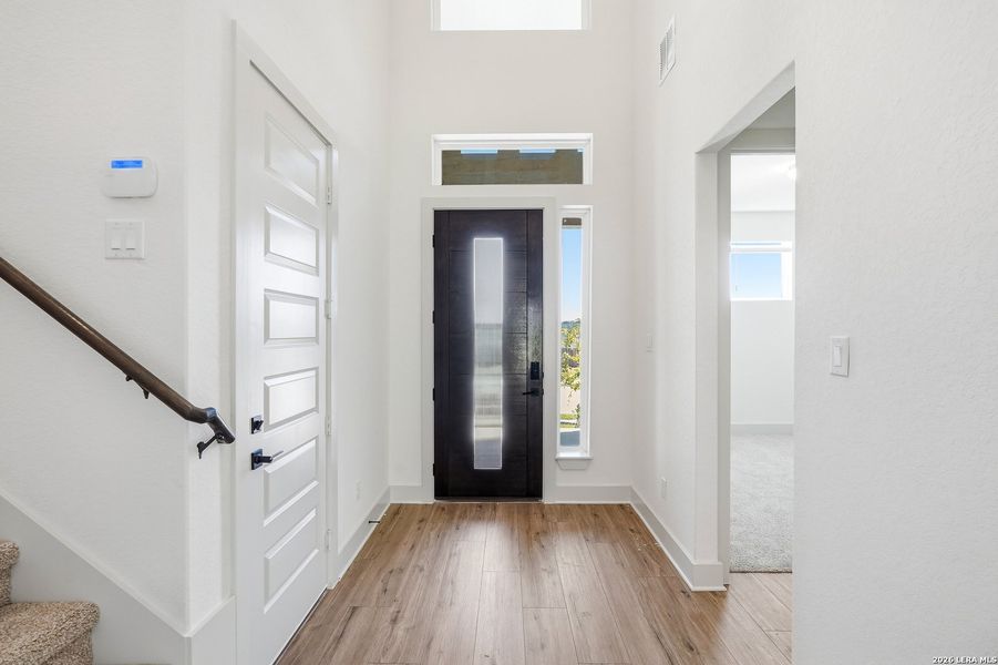 Spacious, unfurnished interior of a new home in Buffalo Crossing, Cibolo (Image 21).