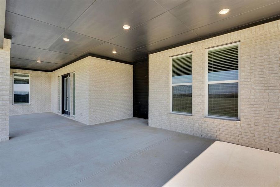Spacious, unfurnished interior of a new home in Springside Estates II, Waxahachie (Image 11).