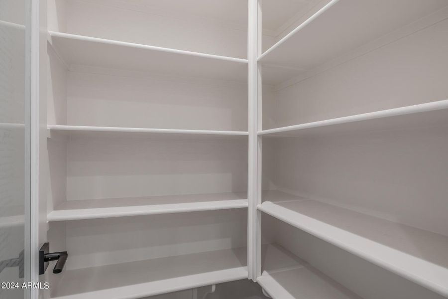 27)PANTRY