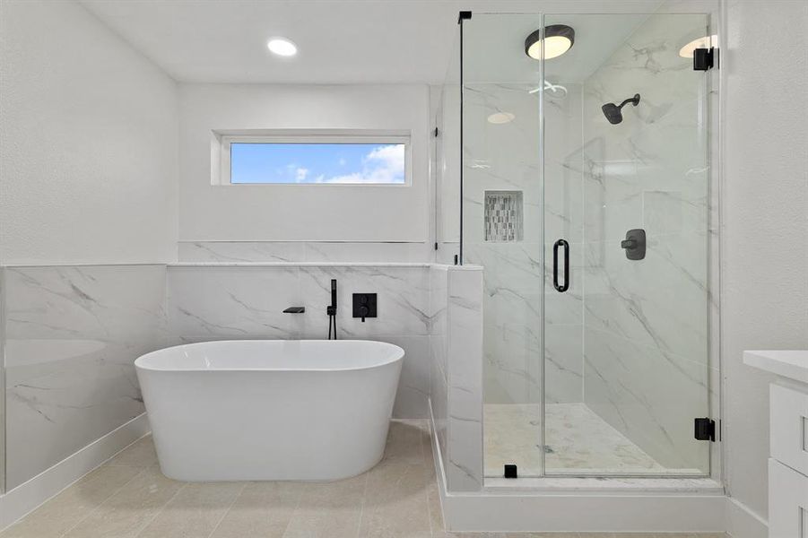 Furnished interior view inside a new home in , Rowlett (Image 14).