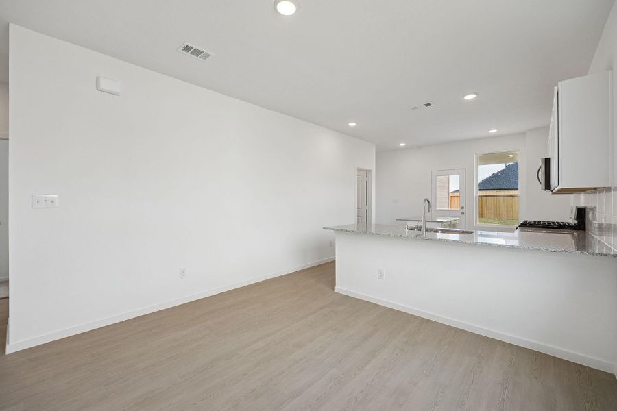 Spacious, unfurnished interior of a new home in Montgomery Bend, Montgomery (Image 26).