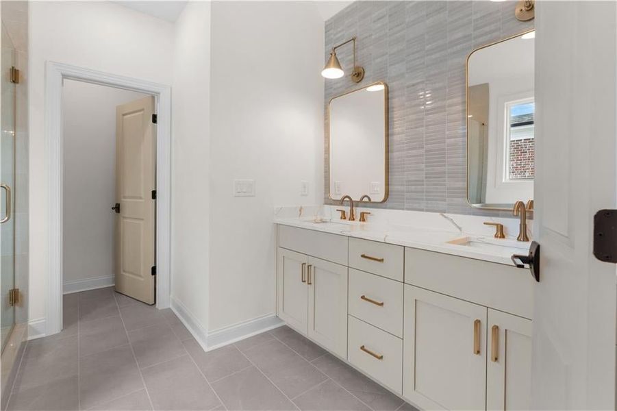 BEAUTIFUL COLORS, EXCELLENT SPACE, TILED VANITY WALL & A VAULTED CEILING! BEAUTIFUL COLORS, EXCELLENT SPACE, TILED VANITY WALL & A VAULTED CEILING!