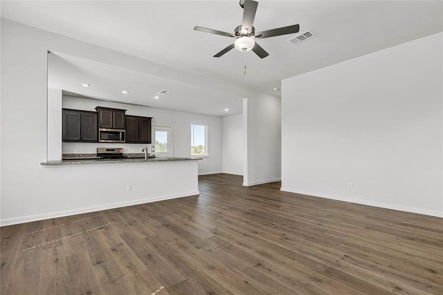 Spacious, unfurnished interior of a new home in Vista West, Fort Worth (Image 6).