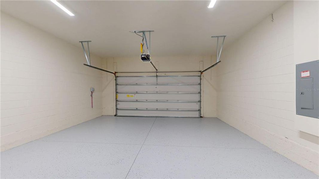 Spacious, unfurnished interior of a new home in Laureate Park, Orlando (Image 30).