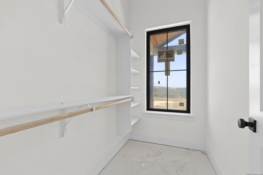 Spacious, unfurnished interior of a new home in , Bulverde (Image 10).