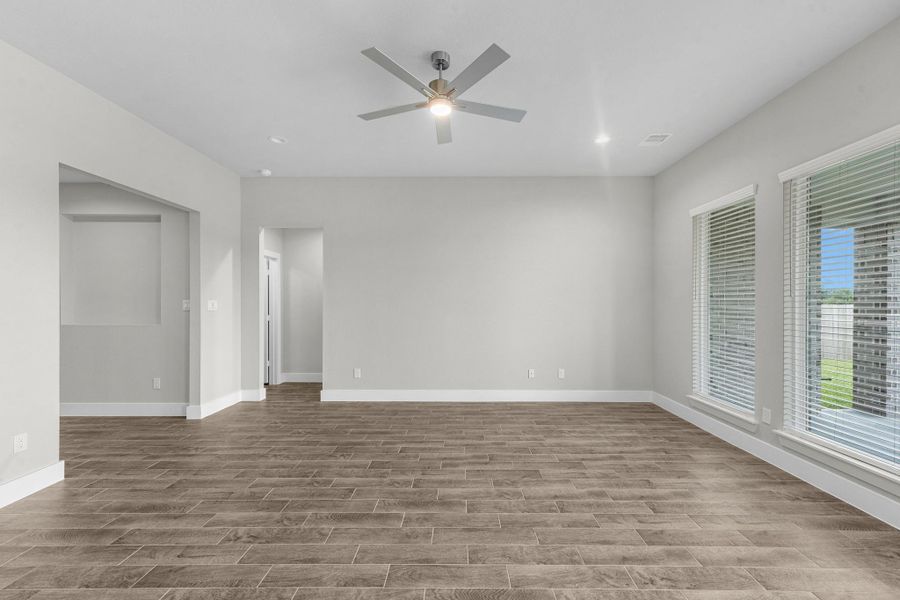 Spacious, unfurnished interior of a new home in Briarwood Crossing, Rosenberg (Image 27). Spacious, unfurnished interior of a new home in Briarwood Crossing, Rosenberg (Image 27).