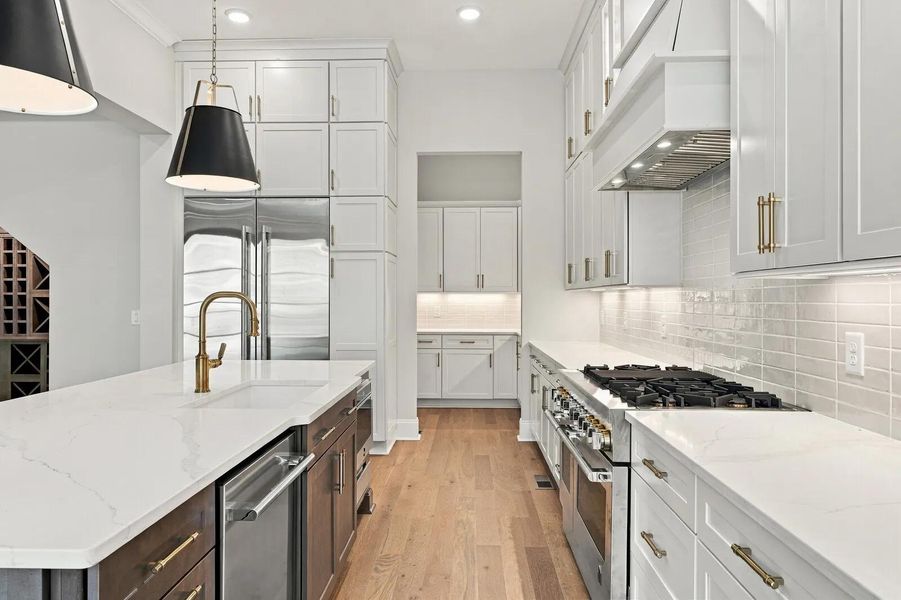 Ballentine B Kitchen