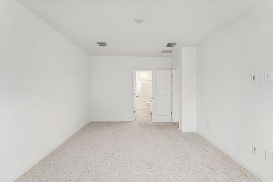 Furnished interior view inside a new home in , Fort Pierce (Image 17).