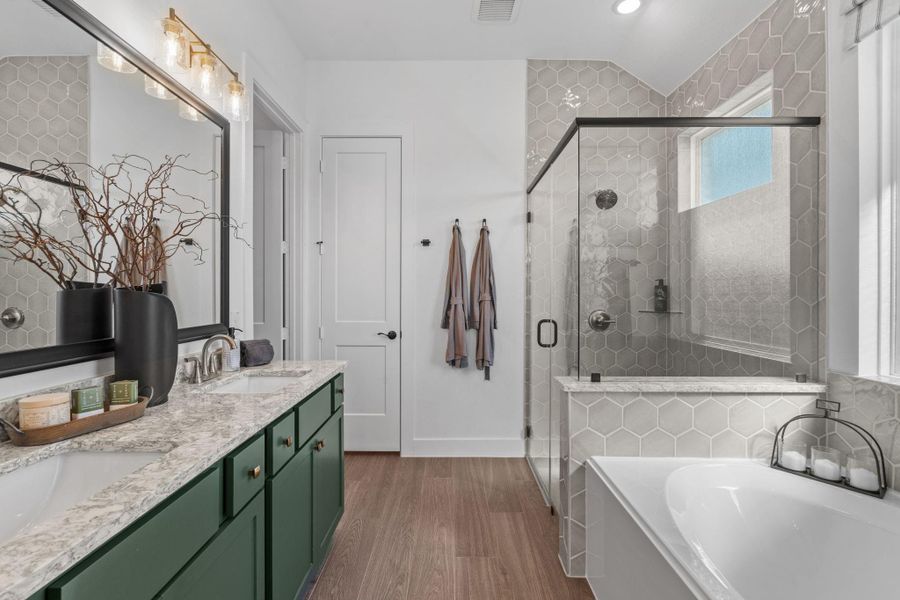 **Photos are representative of the floor plan and not of the actual home** **Photos are representative of the floor plan and not of the actual home**