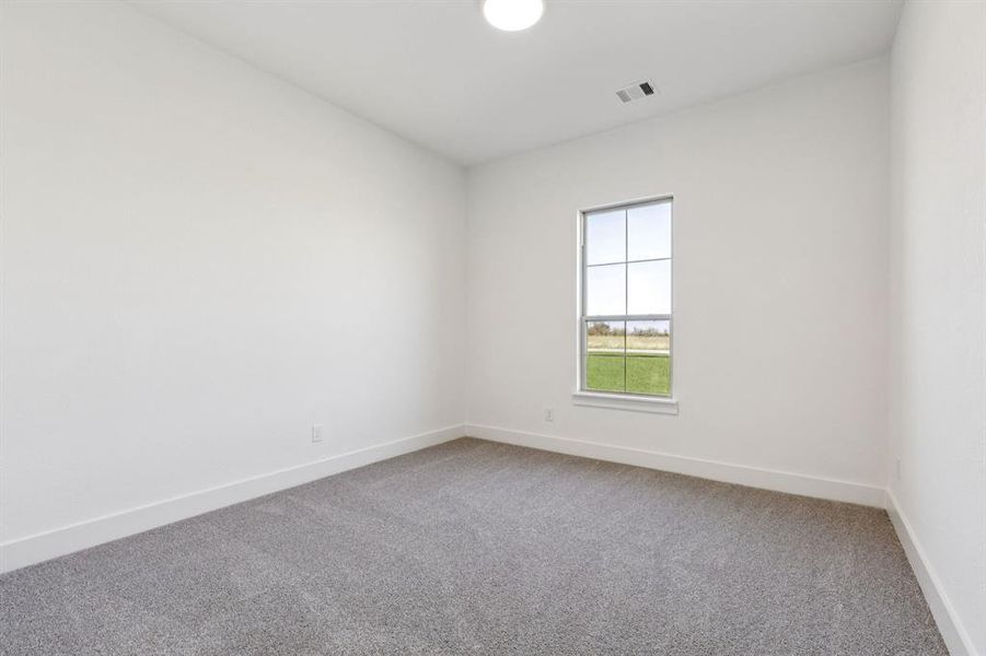 Spacious, unfurnished interior of a new home in Lakeway Estates, Waxahachie (Image 23).
