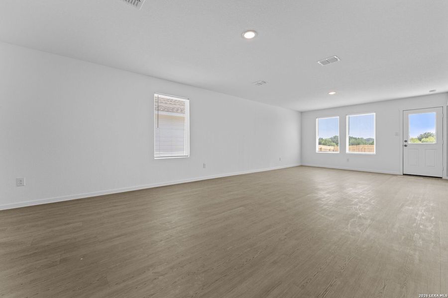 Spacious, unfurnished interior of a new home in Hidden Oasis, San Antonio (Image 15). Spacious, unfurnished interior of a new home in Hidden Oasis, San Antonio (Image 15).