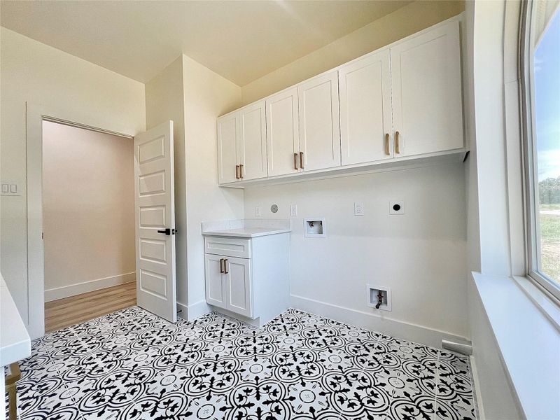 Spacious, unfurnished interior of a new home in , Dayton (Image 42).