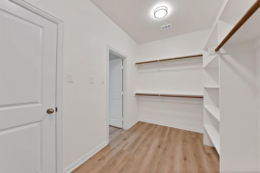 Spacious, unfurnished interior of a new home in , Mabank (Image 29). Spacious, unfurnished interior of a new home in , Mabank (Image 29).