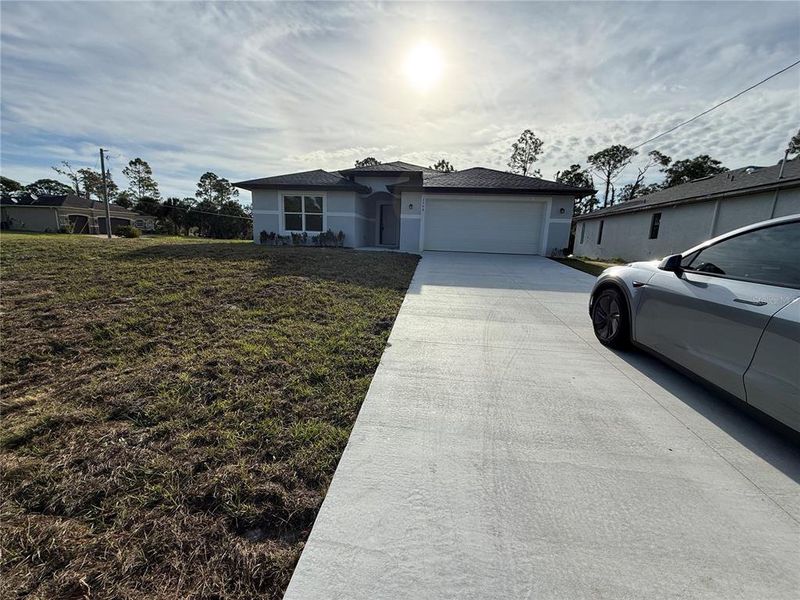 Exterior details and patio area of a home in , North Port (Image 3).