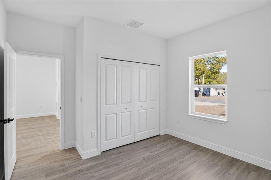 Spacious, unfurnished interior of a new home in , Citrus Springs (Image 12).