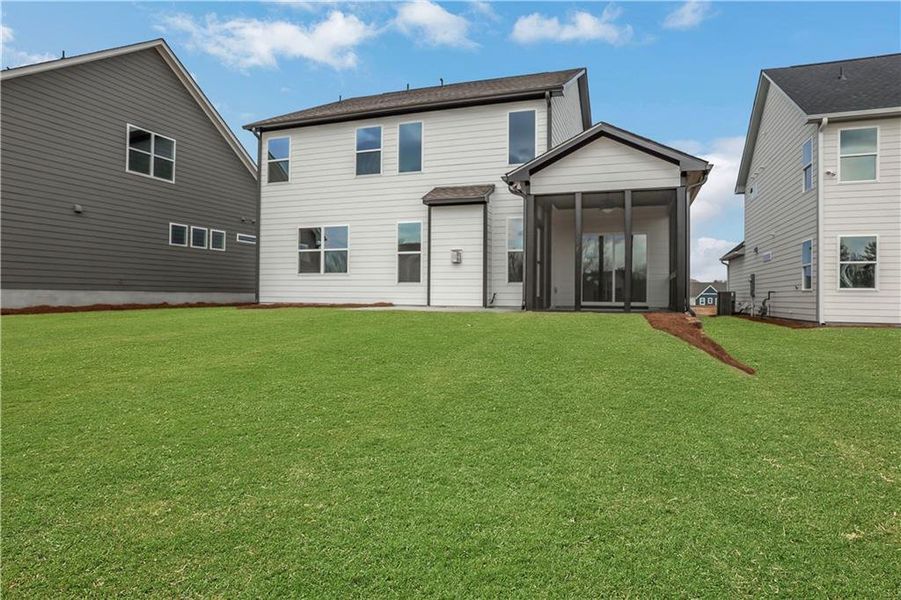 Exterior details and patio area of a home in Twin Lakes, Hoschton (Image 25).