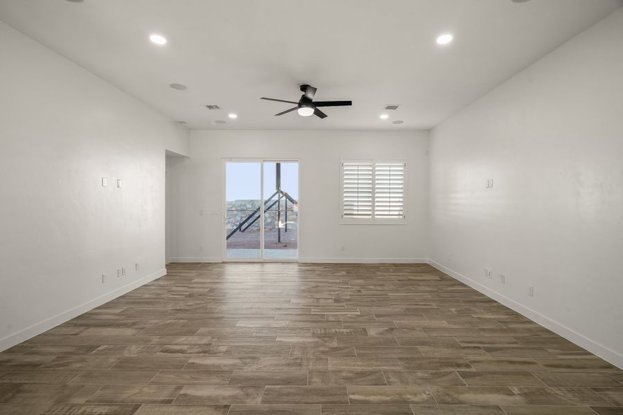 Spacious, unfurnished interior of a new home in Tierra Del Este 91, El Paso (Image 19). Spacious, unfurnished interior of a new home in Tierra Del Este 91, El Paso (Image 19).