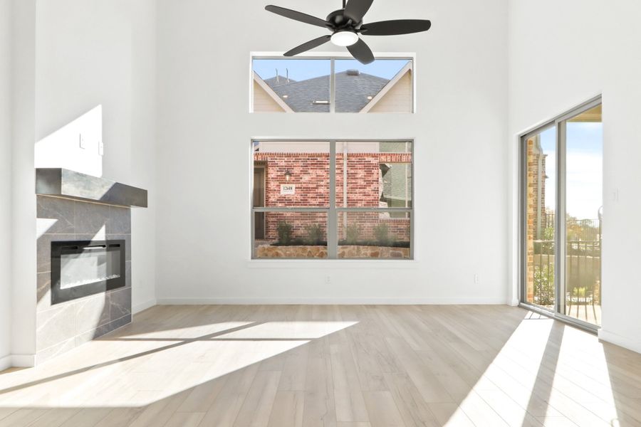 Spacious, unfurnished interior of a new home in Cottonwood Creek, Rowlett (Image 16).