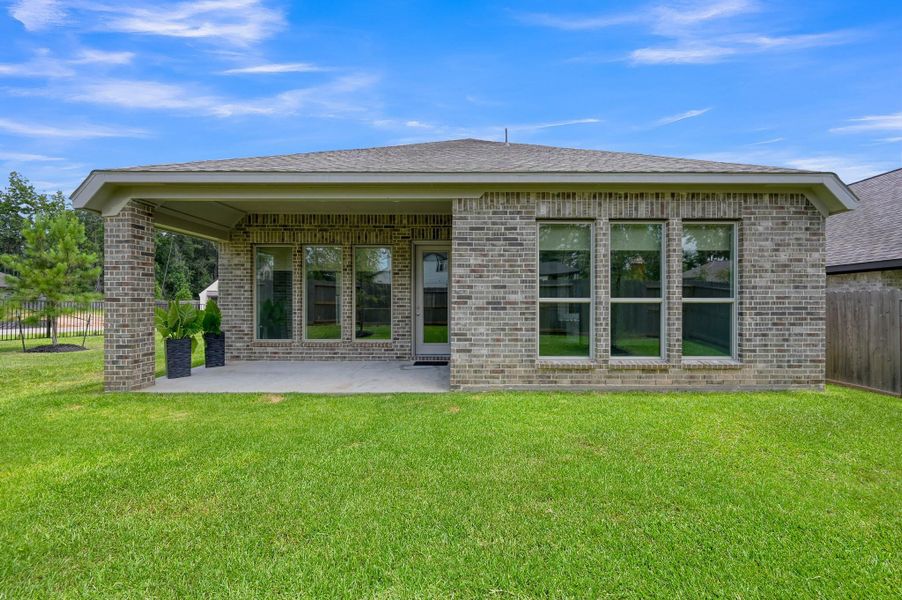 Exterior details and patio area of a home in The Woodlands Hills, Willis (Image 3).