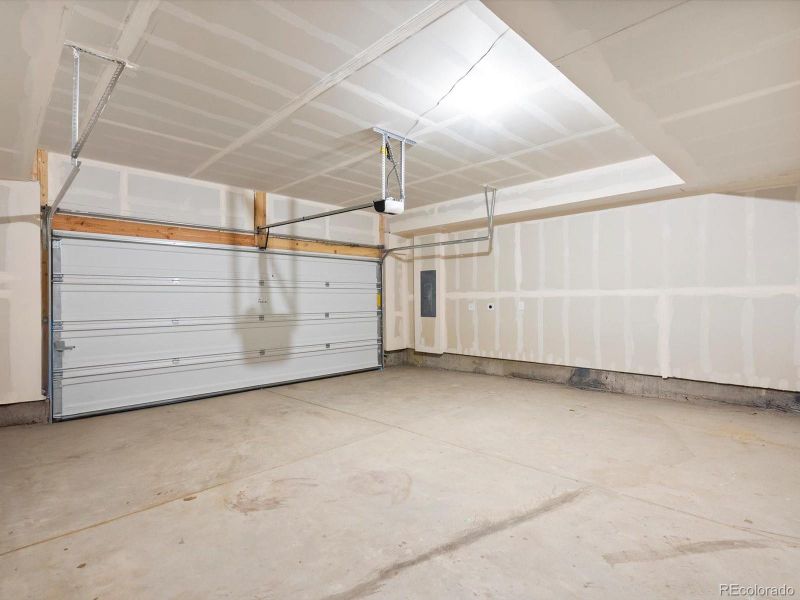 Spacious, unfurnished interior of a new home in Three Hills, Morrison (Image 10).